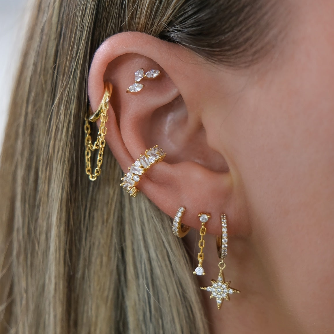 Curved Vine Leaf Cartilage Stud | Threadless Titanium Earring | 16g | Hypoallergenic