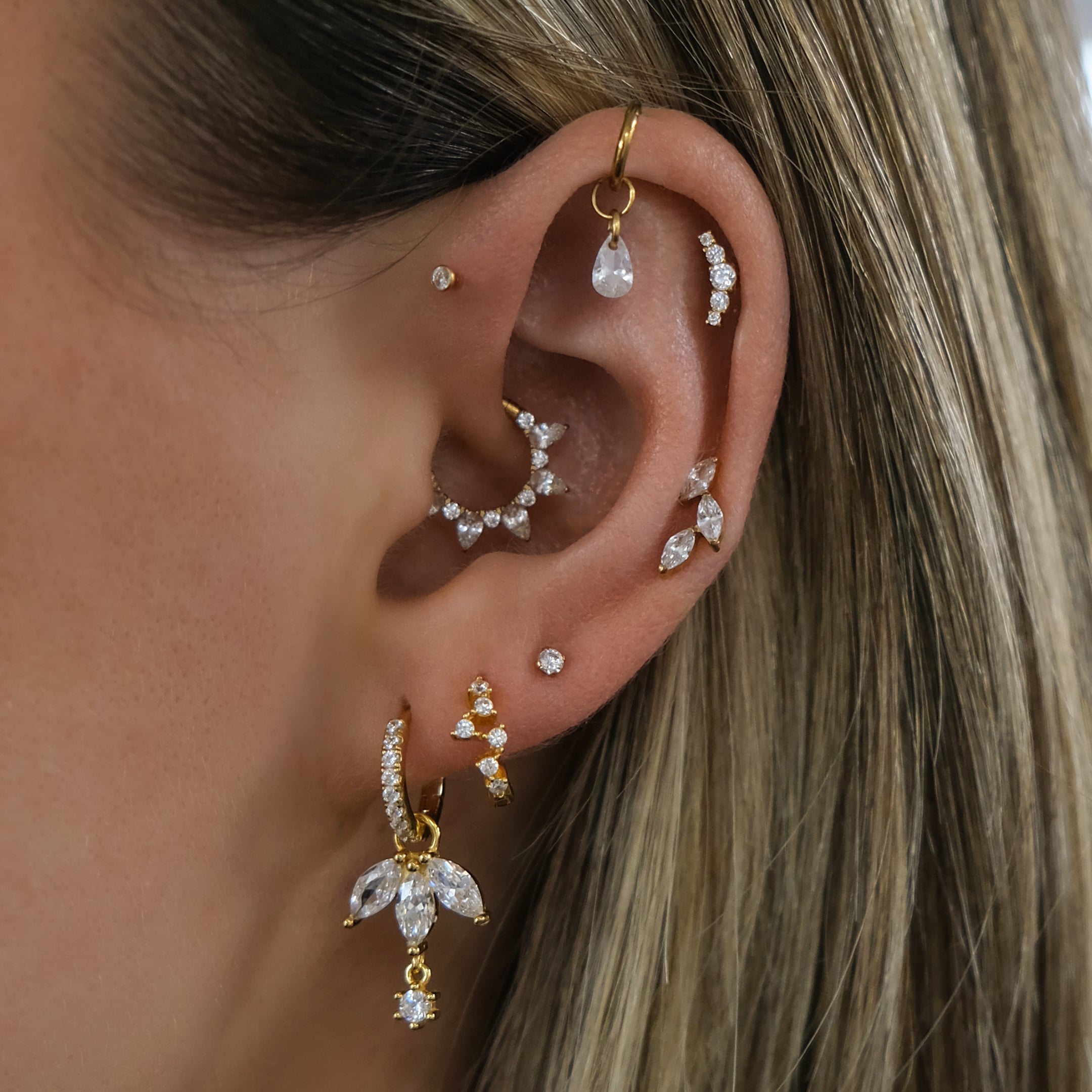 Tiny Solitaire Crystal Cartilage Stud | Threadless Titanium Earring | 16g | Hypoallergenic