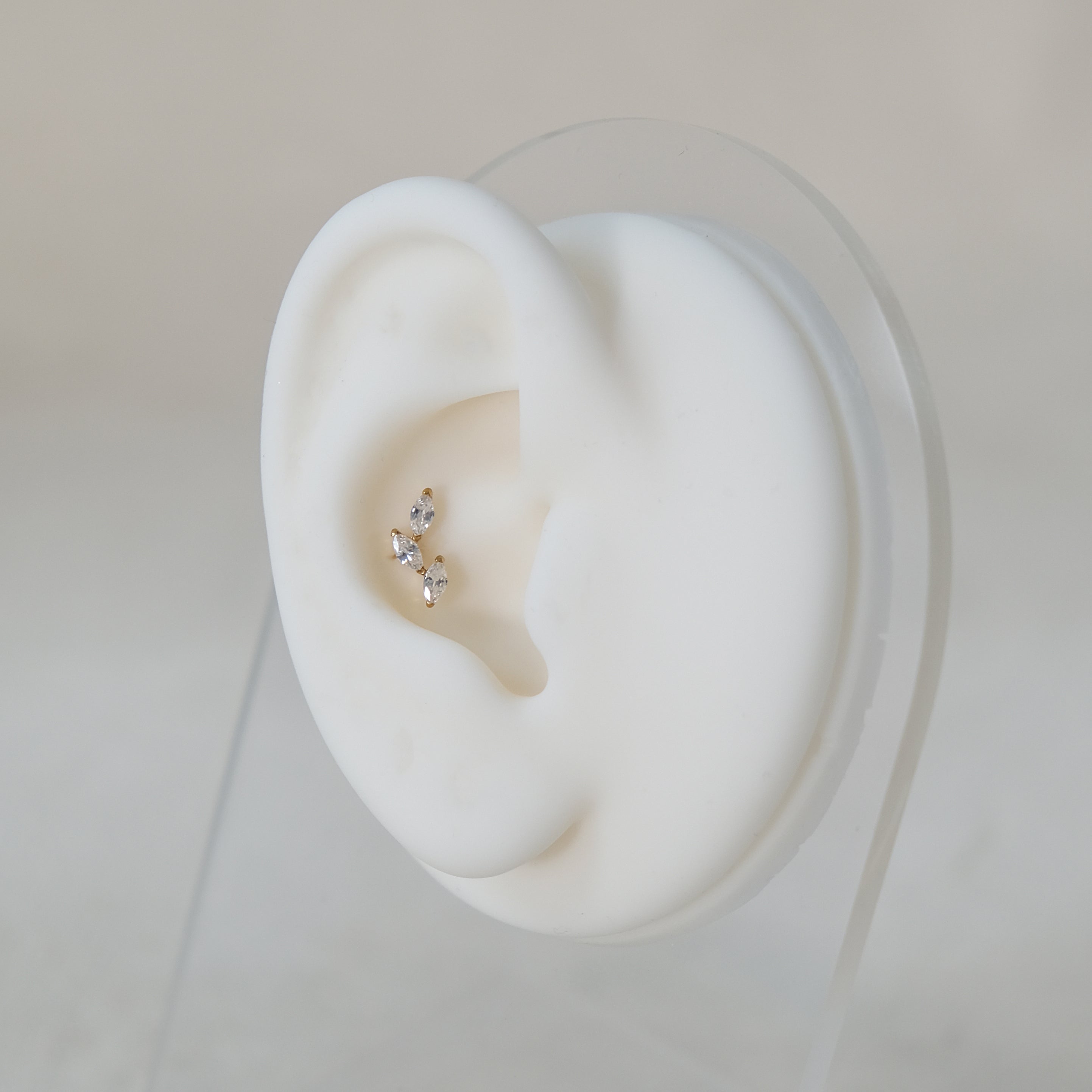 Curved Vine Leaf Cartilage Stud | Threadless Titanium Earring | 16g | Hypoallergenic